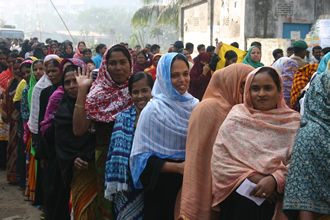 Women queuing to vote in the 2008 parliamentary elections in Bangladesh. 